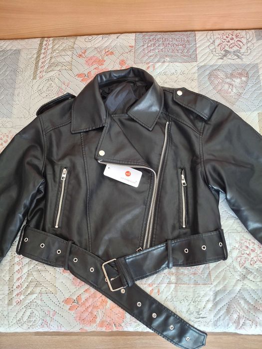 Черно кожено якенце