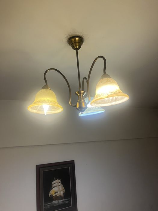 Продам 2 люстры 3 х рожковые