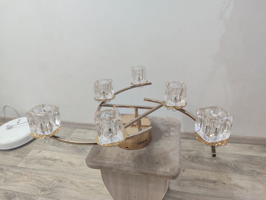 Продам люстру в рабочем состоянии