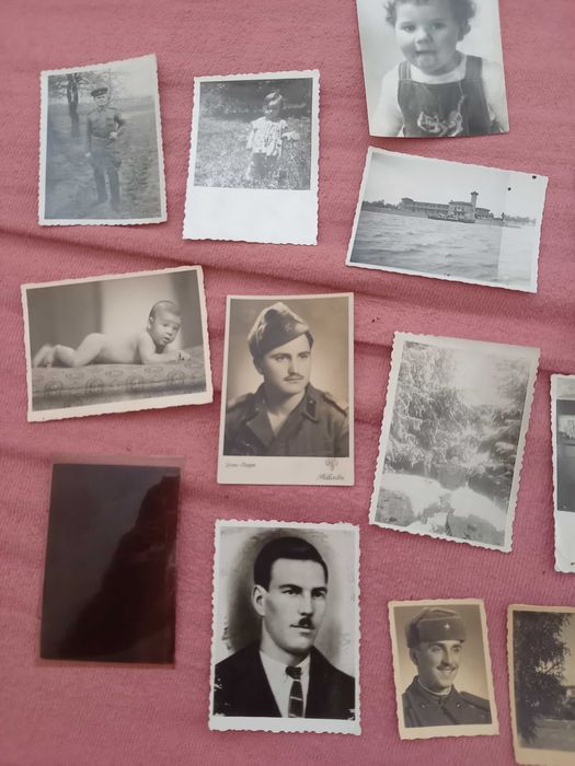 Старинни снимки малки. На някой от тях пише годината