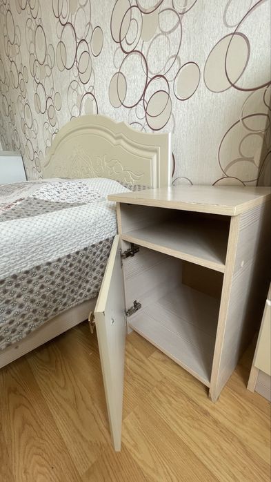 Кровать для спальни