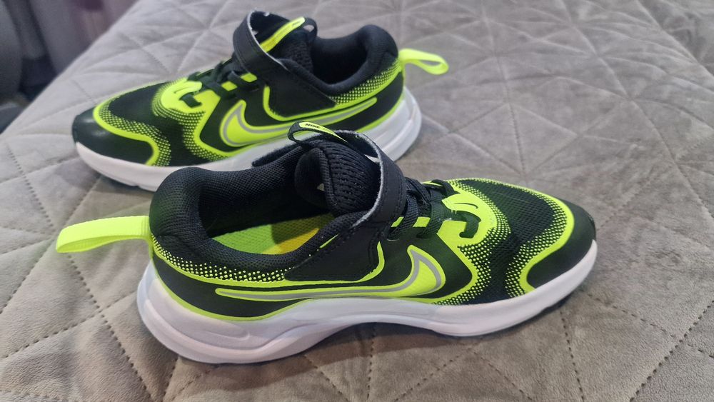 Маратонки  Nike .