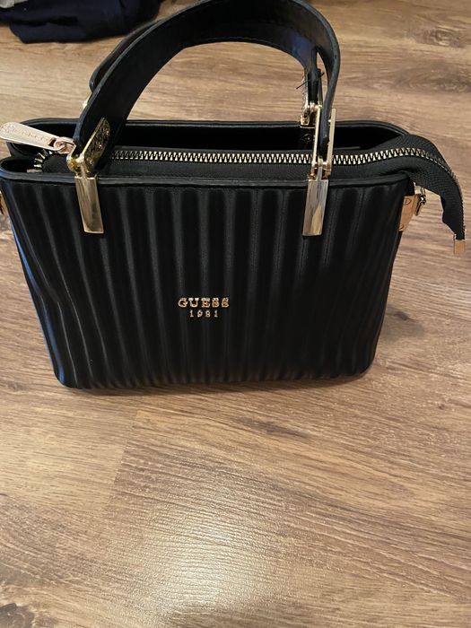 Rucsac si gentuta Guess