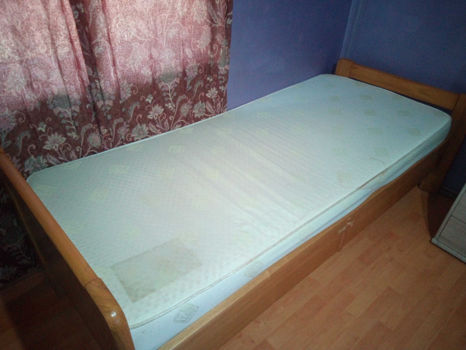 de  vanzare    pat    pentru  1-  persoane !!!