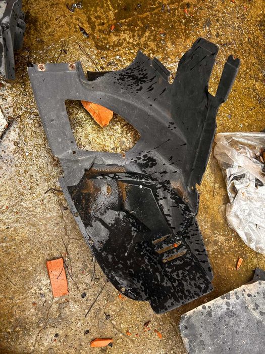 Mercedes A-class Aripii si aparatore gri