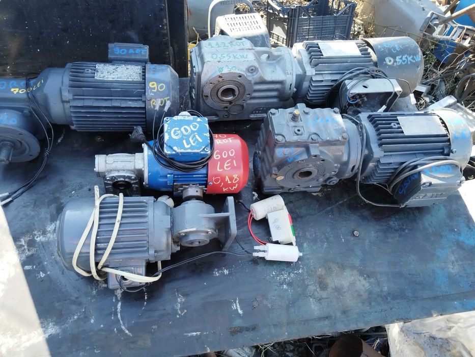 Motor electric cu reductor 70 de rotații pe minut