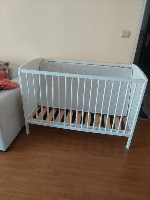 Pătuț copil ikea și scaun rosu copi ikea