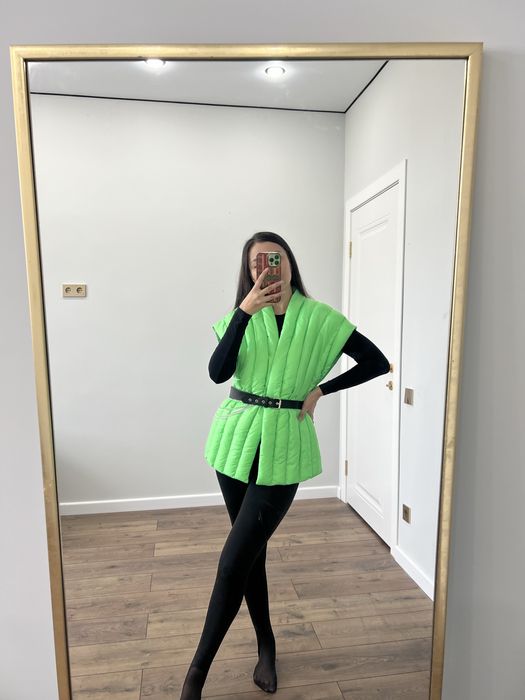 Безрукавки новые