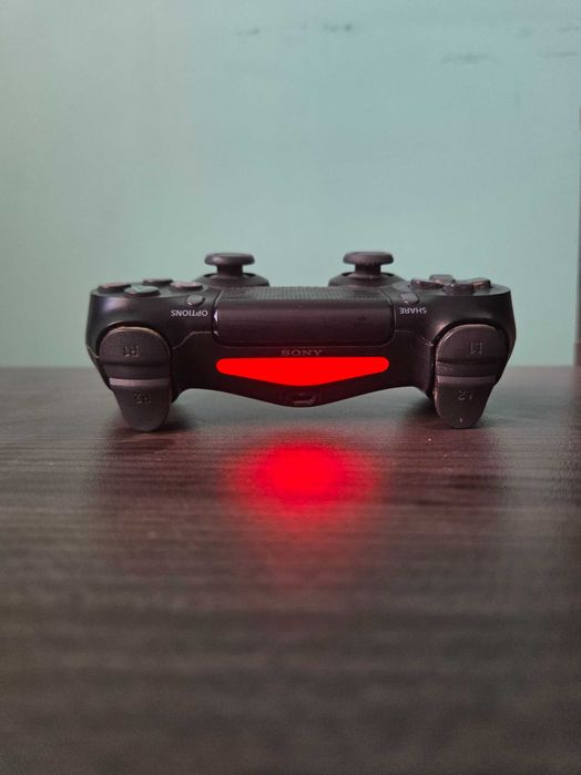 PlayStation 4 Pro 1TB + 2 оригинални DualShock 4 джойстика