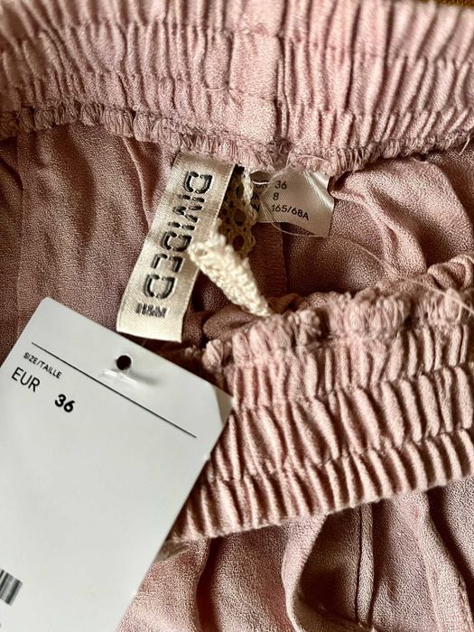Pantaloni scurti roz prafuit cu dantela H&M noi cu eticheta S