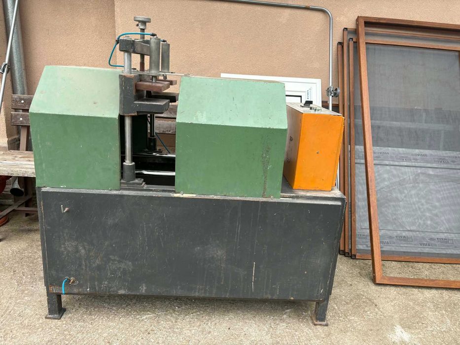 Машина за стъклодържатели