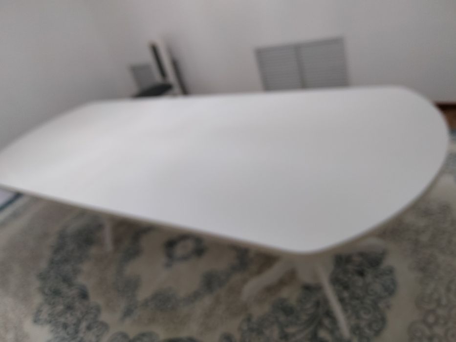 Стол гостинный ,с двумя вставками по 500 мм,размер от 3 ех до 4 метров