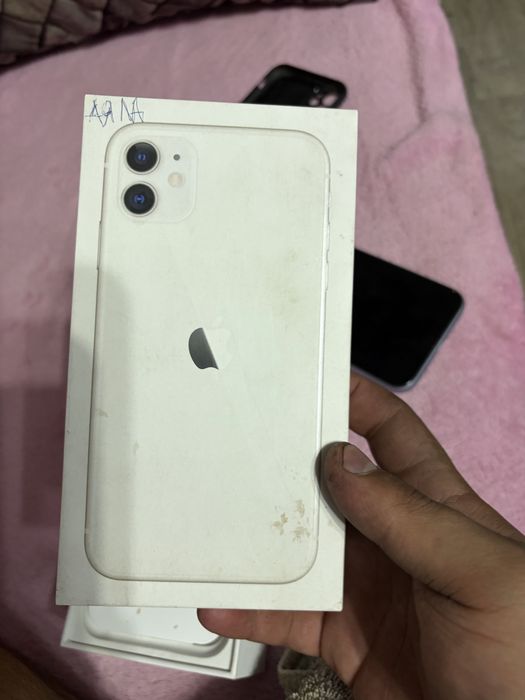 Продам 2 айфона 11