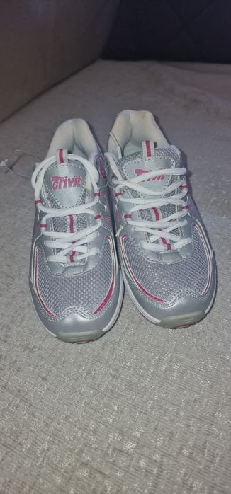 Кроссовки беговые.