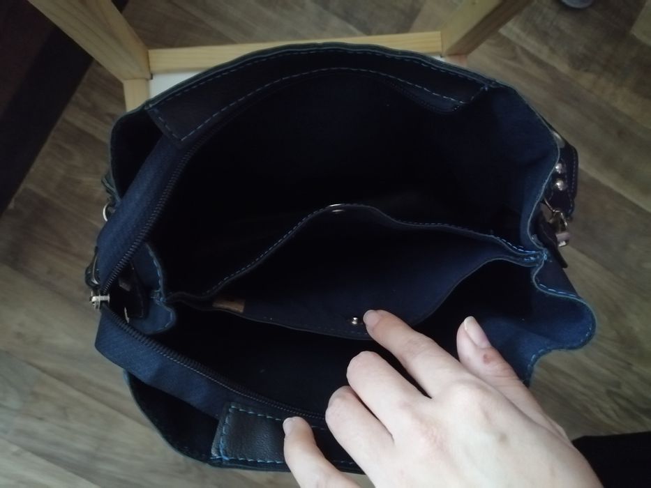 Два модела дамски чанти