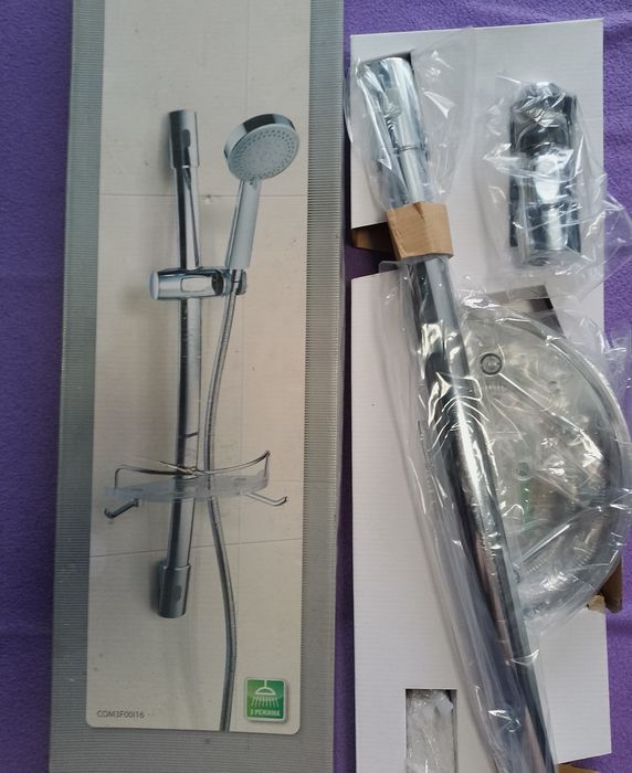 Душевая стойка с полкой