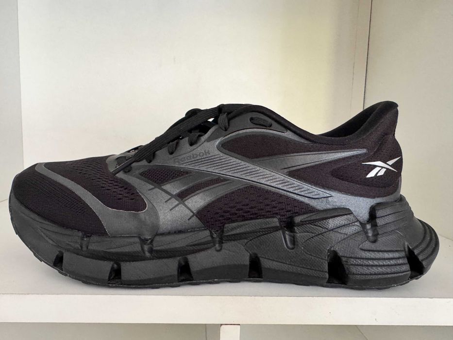 Reebok FloatZig 2 All Black - Amortizare Premium - Mărimea 44.5 - Ocazie Unica - 300 RON