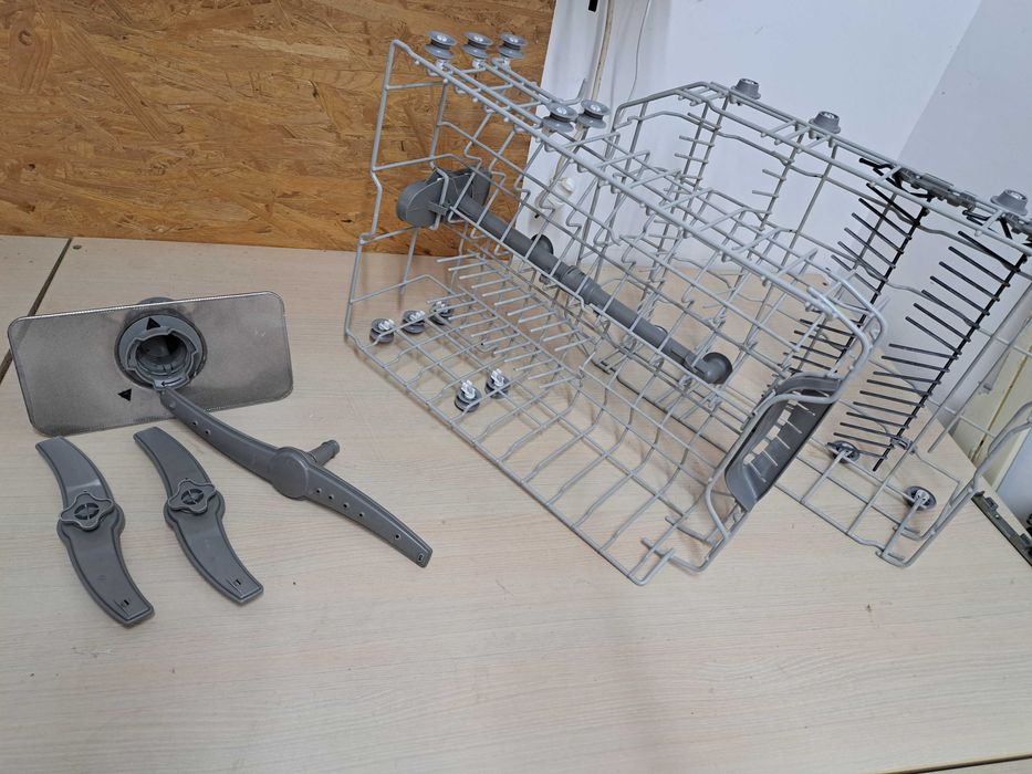 Elemente cuva (palete, cos) pentru masina de spalat vase Bosch de 40cm