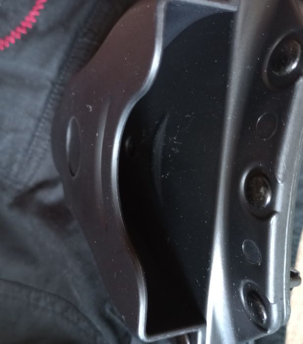 Здрав и удобен  за белезници – сигурност на една ръка разстояние!