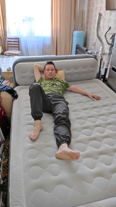 Надувная двуспальная кровать диван матрас надувной самонадувающиеся