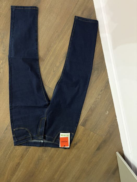 Джинсы новые.