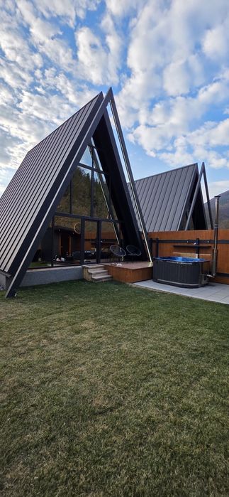 Cabana de inchiriat cu jacuzzi, party friendly