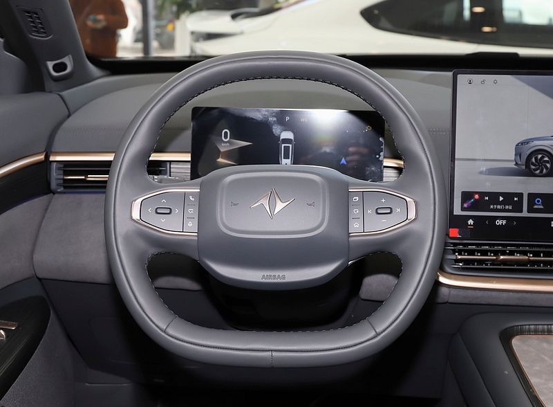 Dongfeng EP 008 (eπ 008) электро 2026 —636 км запас хода | Большой кро