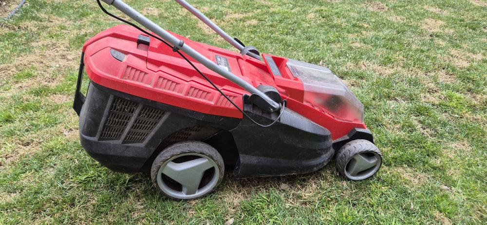 Masina de tuns gazon/iarba Einhell pe acumulatori.