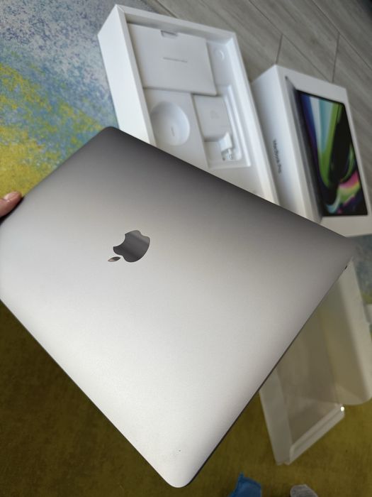 Apple MacBook Pro M2 touchbar