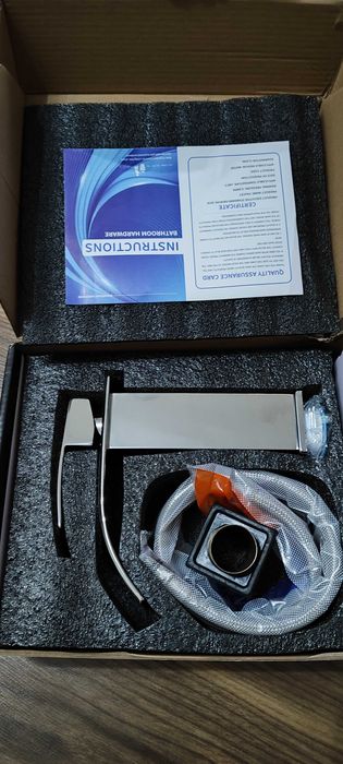 Италиански смесител за мивка стоящ.