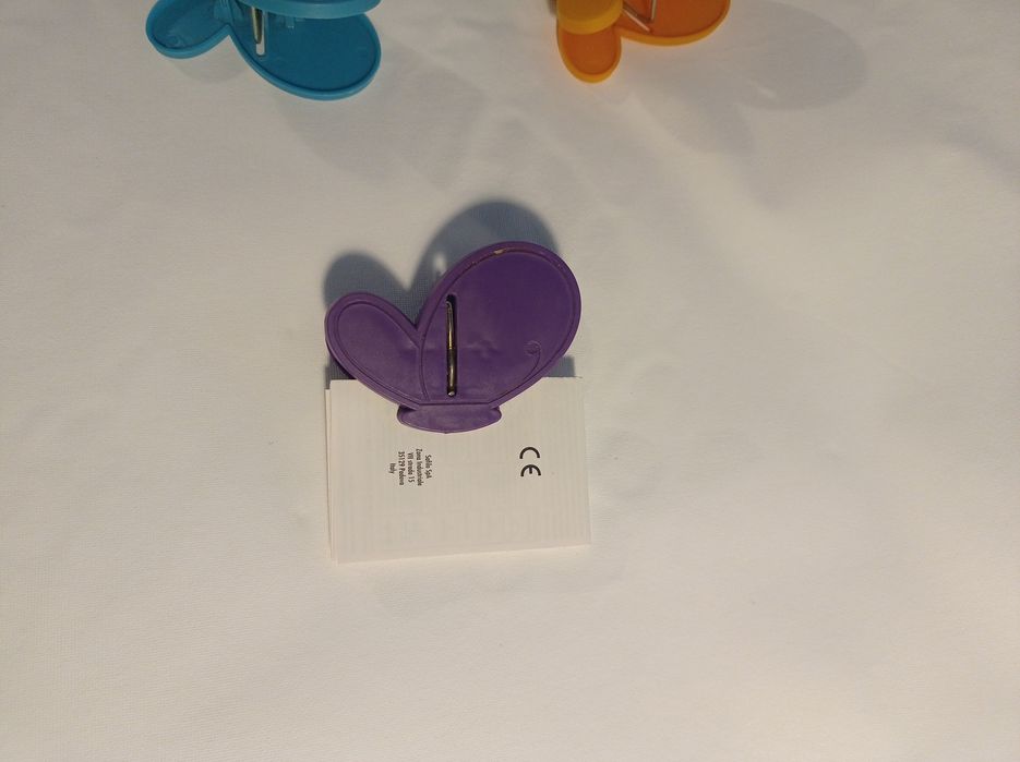 Продавам декоративни цветни щипки