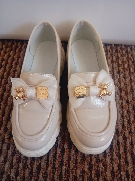 Pantofi fetite  crem