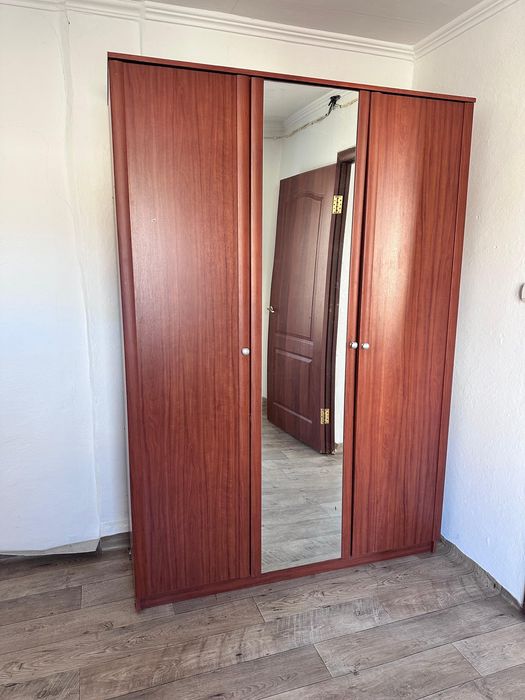 Продам шифоньер,трюм и тумбочку