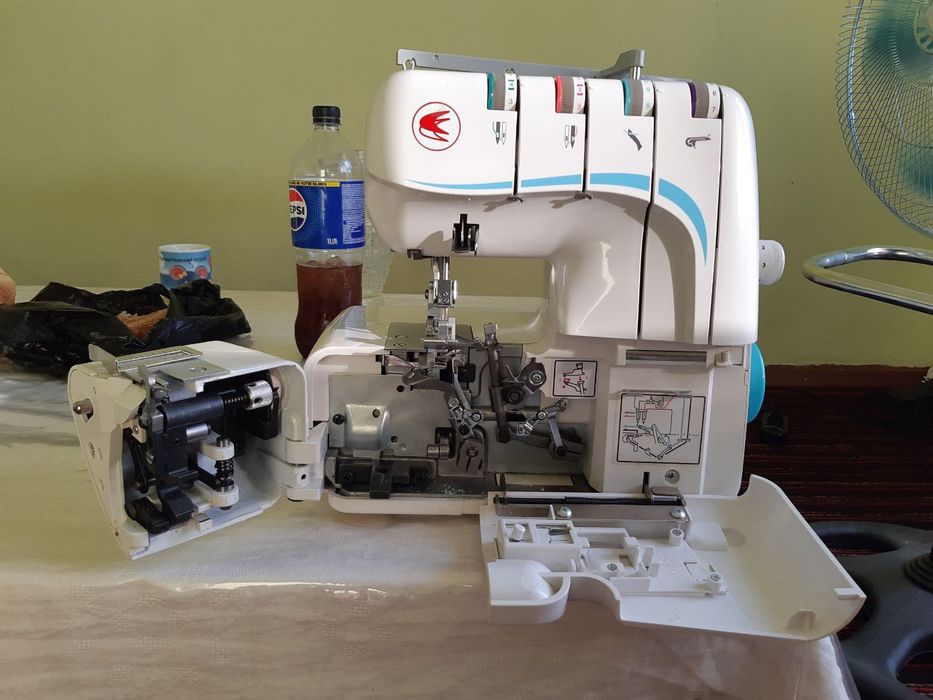 Щвейная машинка "Чайка 547" оверлок