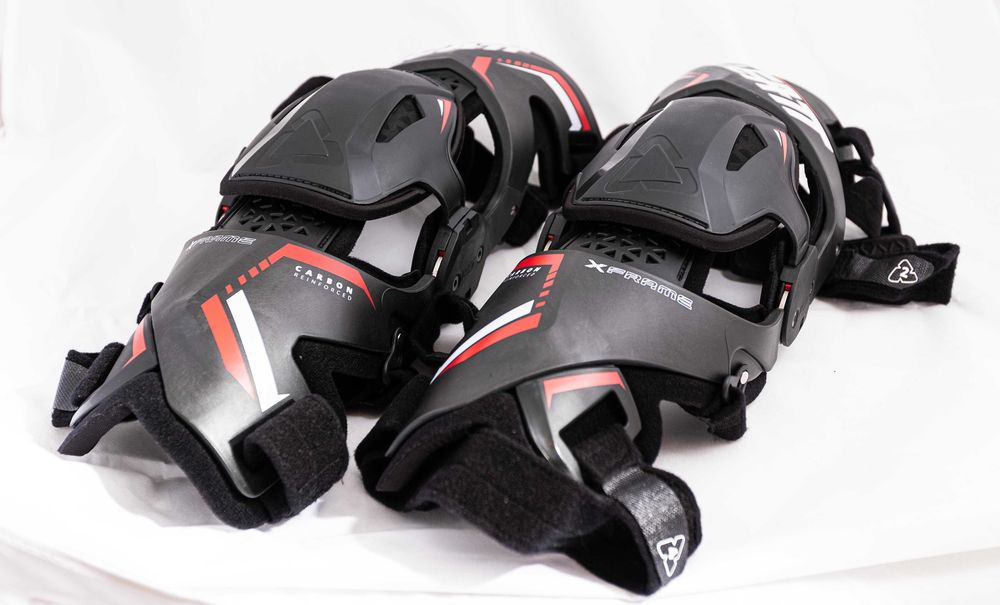 Genunchiere Leatt X-Frame Pro Carbon XXL