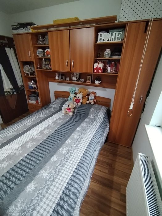 Vând cadru cu șifonier lems, culoare cireș.