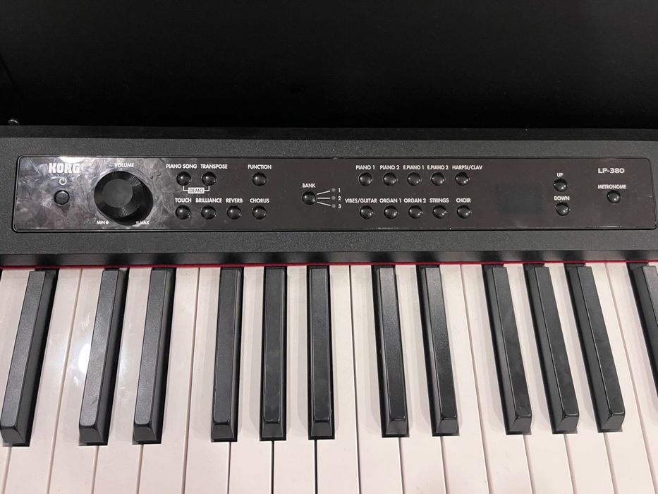 Электронное пианино KORG LP 380