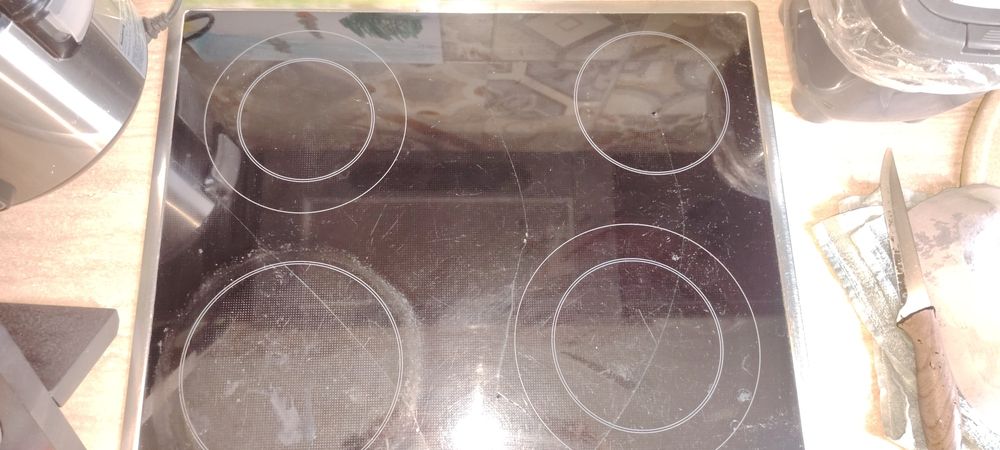 Фурна за вграждане с комплект котлони