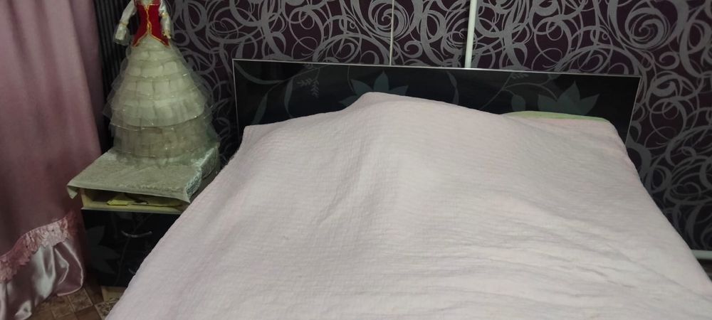 Продам кровать с тумбочками