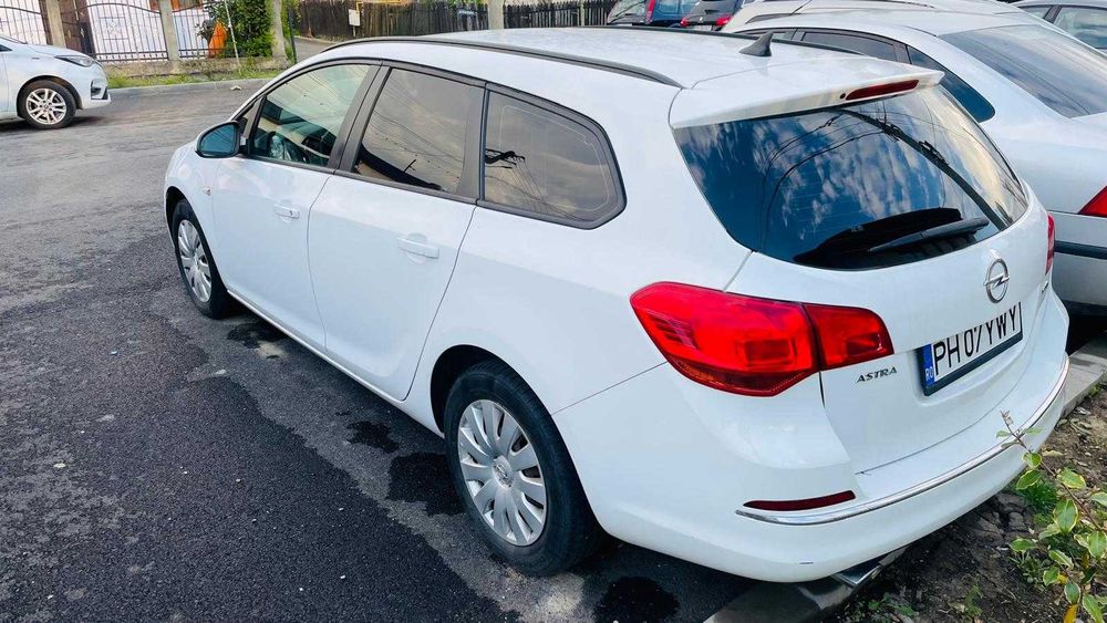 Opel Astra Sports Tourer 2014
