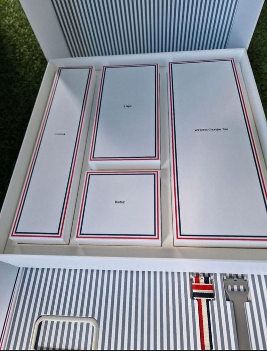 Galaxy Z Flip 3 5G Thom Browne Edition