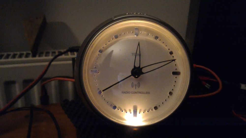 Ceas radiocontrolat, de masa, german TCM cu alarma si led de noapte ...