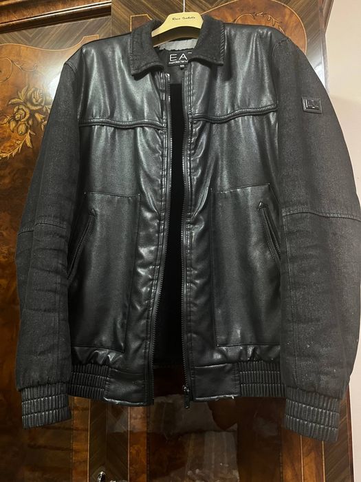 Продаётся мужская зимняя куртка Armani оригинал