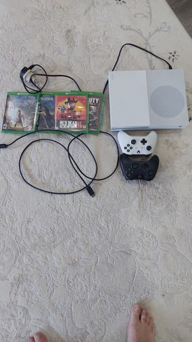 Продам XBox OneS