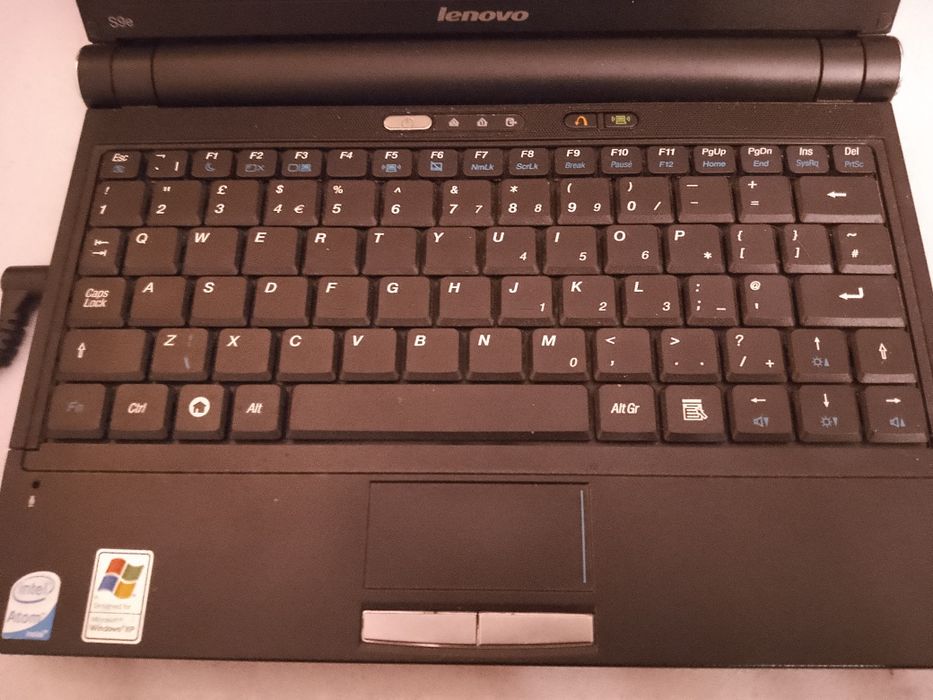 Малък лаптоп Lenovo