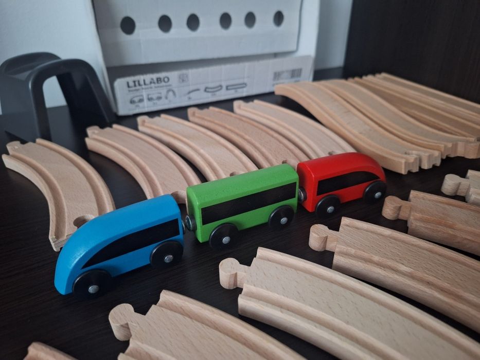 Set șine si trenuleț lemn Ikea nou.