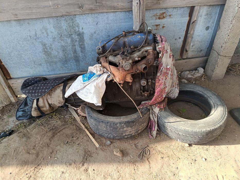 Мотор Волги на ходу