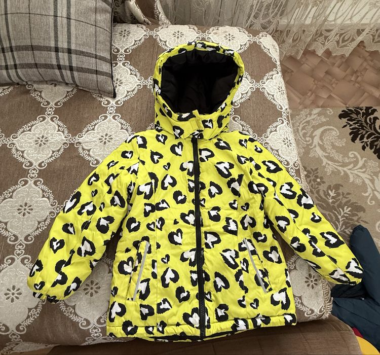 Продам куртку для девочки