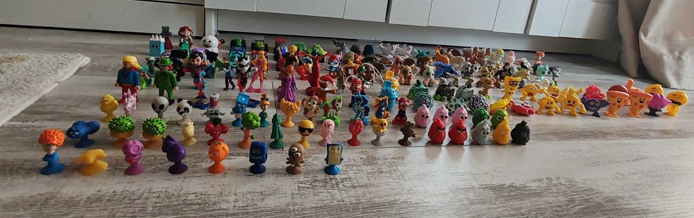 Играчки Kinder surprise.