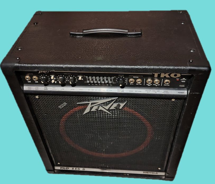 Продавам усилвател кубе комбо за бас китара Peavey TKO 115 S